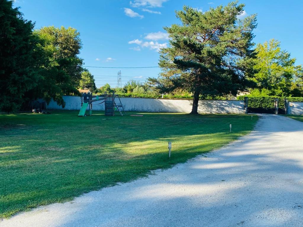 Gite E & M Saint-Denis-de-Pile Экстерьер фото